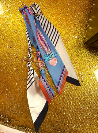 GOLD CHARM LETTER (Q)